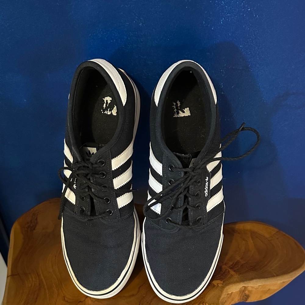 Men's Adidas Shelley Black & White Canvas Sneakers Size 9.5